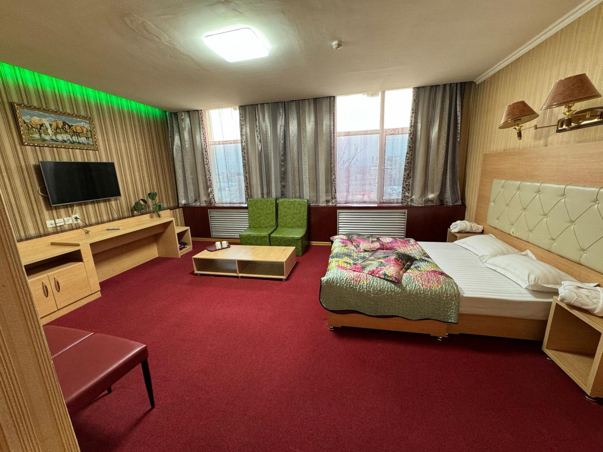 Zolotoi Drakon Hotel Ałma Ata Zewnętrze zdjęcie