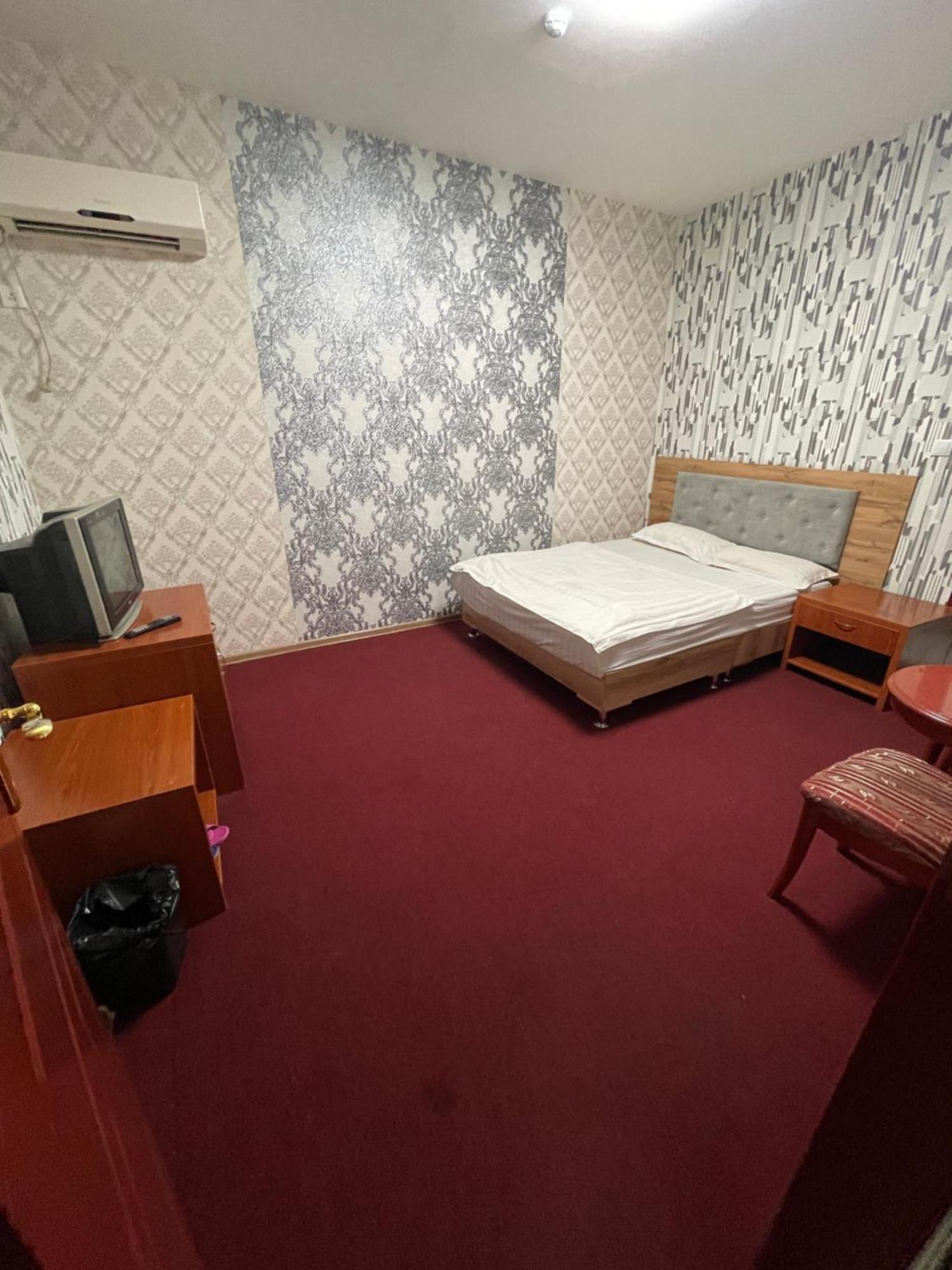Zolotoi Drakon Hotel Ałma Ata Zewnętrze zdjęcie