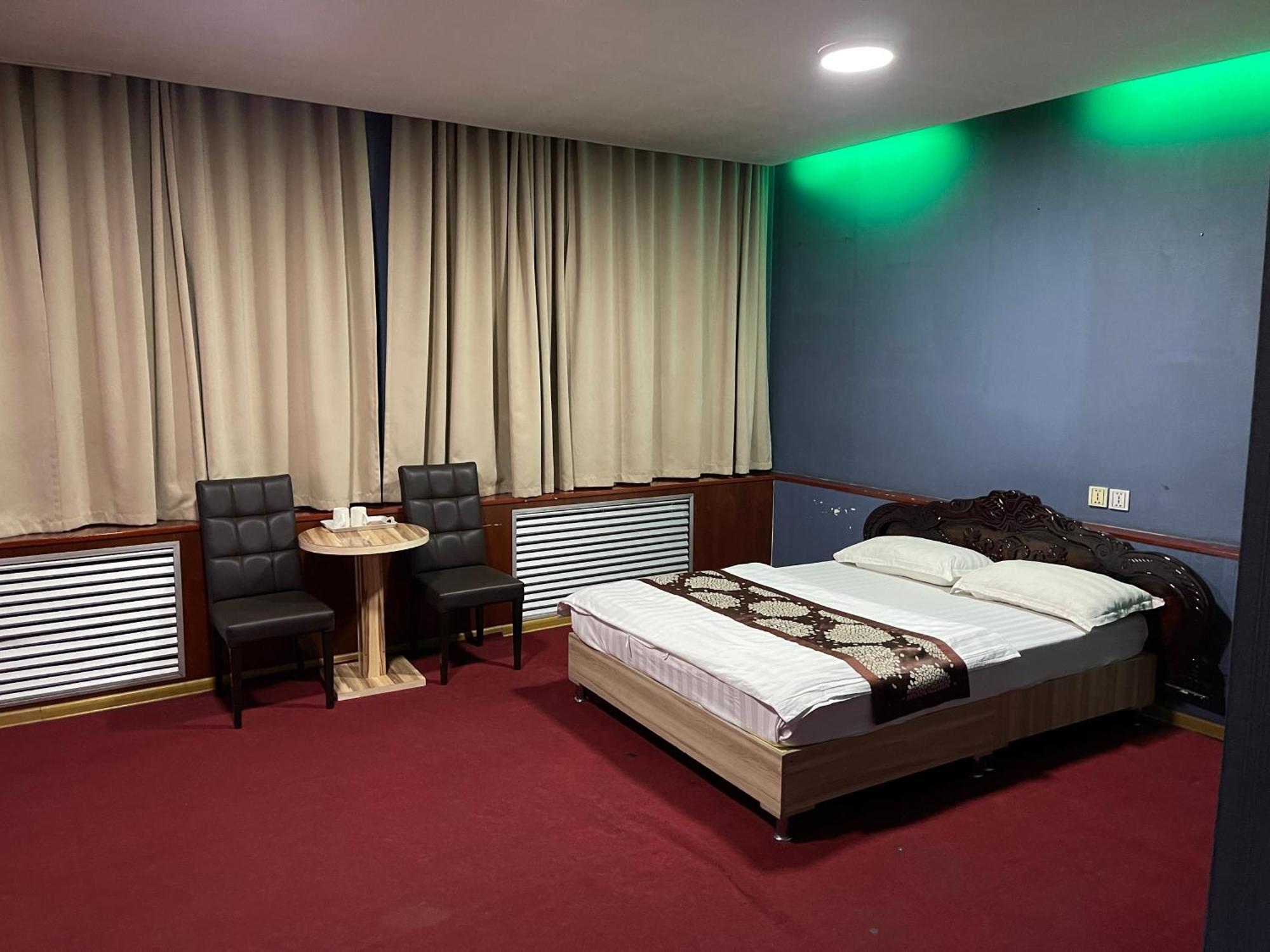 Zolotoi Drakon Hotel Ałma Ata Zewnętrze zdjęcie
