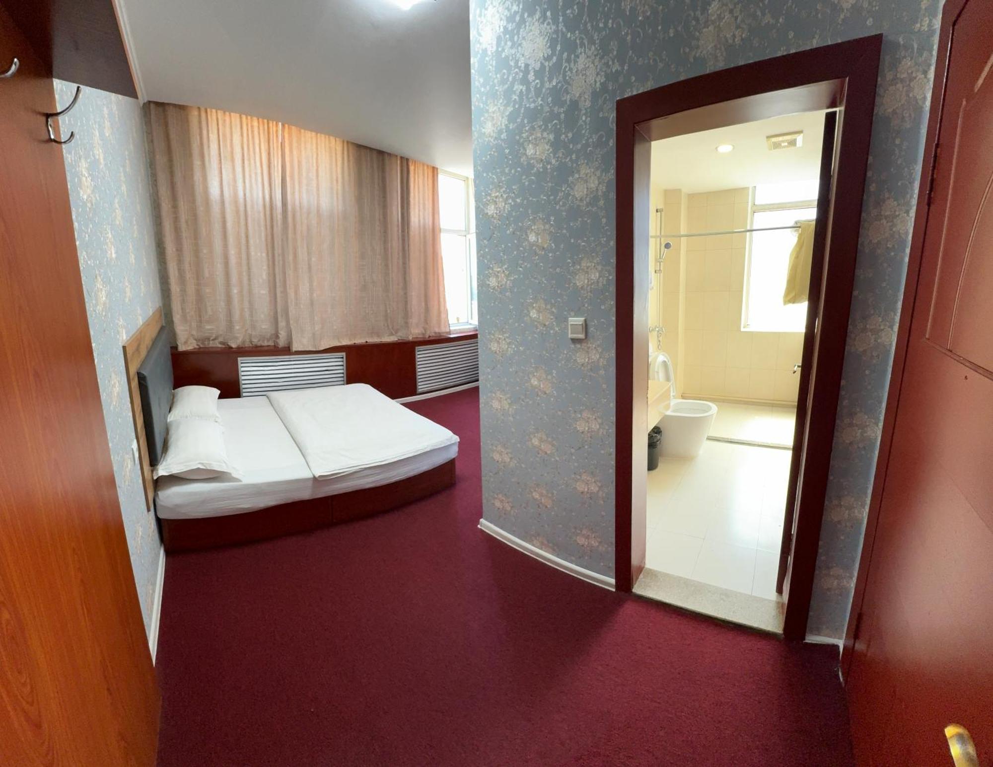 Zolotoi Drakon Hotel Ałma Ata Zewnętrze zdjęcie