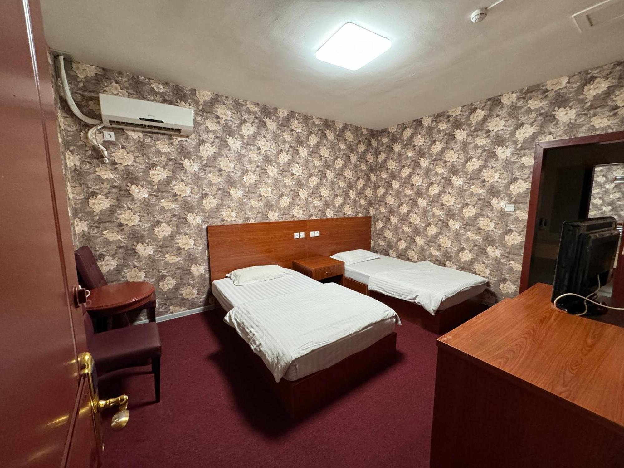 Zolotoi Drakon Hotel Ałma Ata Zewnętrze zdjęcie