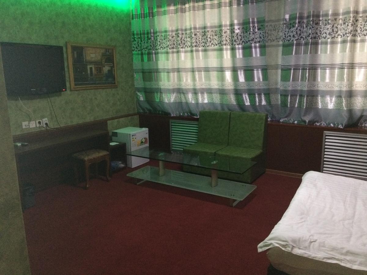 Zolotoi Drakon Hotel Ałma Ata Zewnętrze zdjęcie