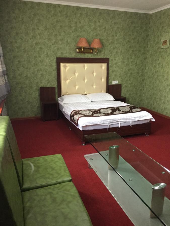 Zolotoi Drakon Hotel Ałma Ata Zewnętrze zdjęcie