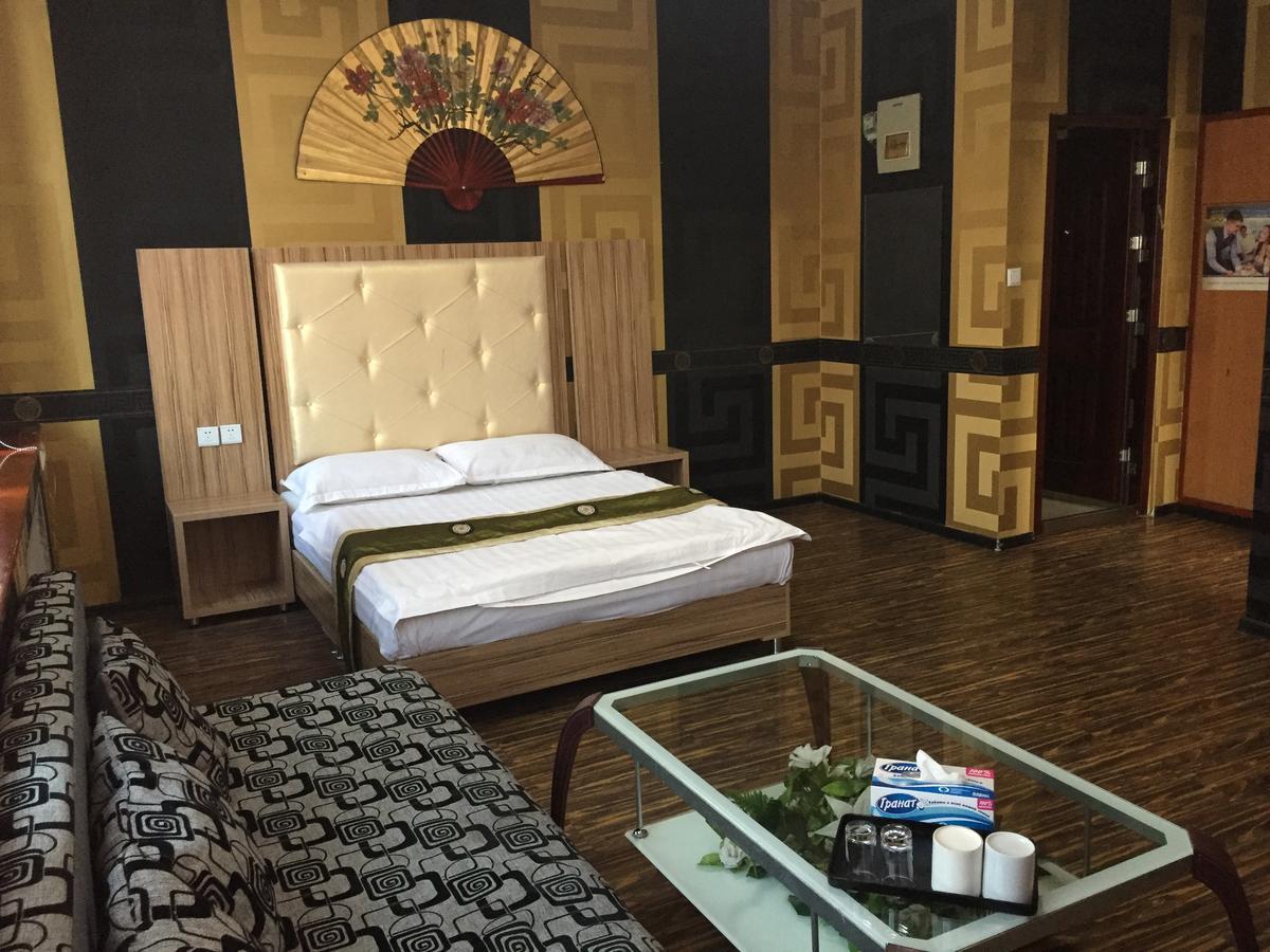 Zolotoi Drakon Hotel Ałma Ata Zewnętrze zdjęcie